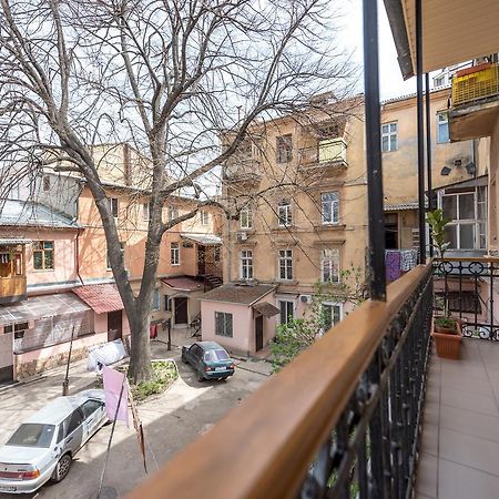 Studio Apartment In Center Of Odesa Exterior photo