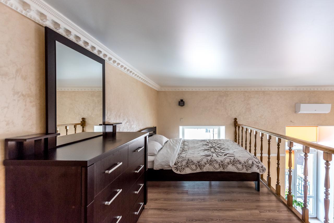 Studio Apartment In Center Of Odesa Exterior photo