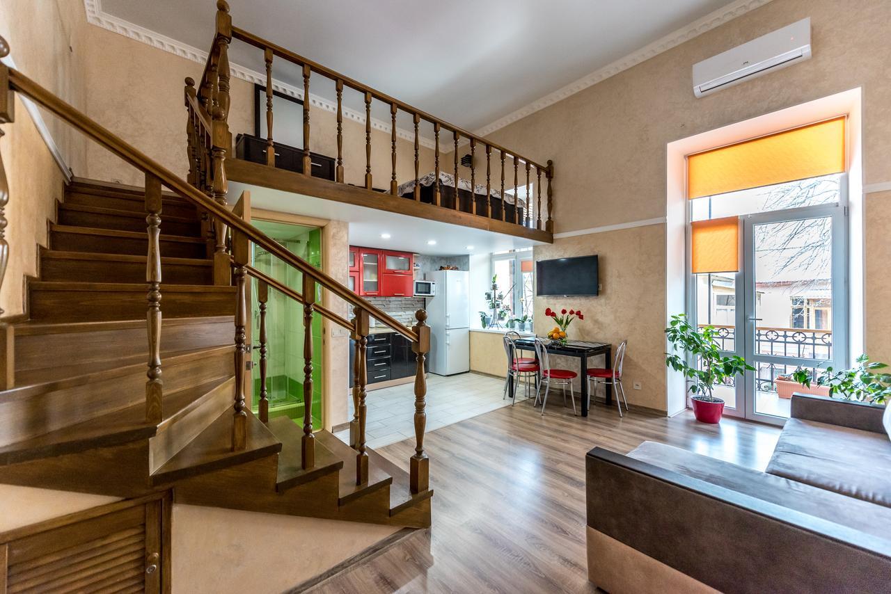 Studio Apartment In Center Of Odesa Exterior photo