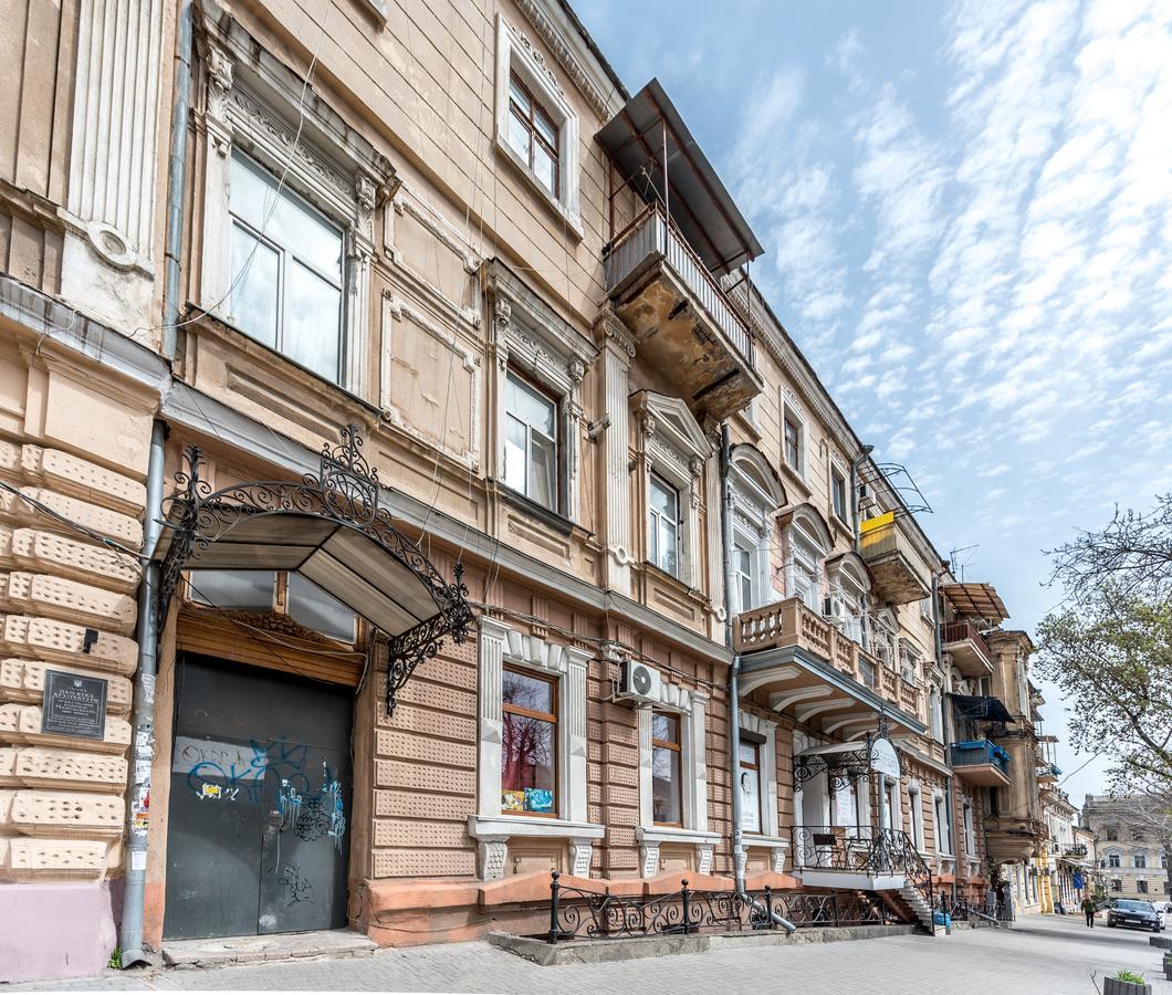 Studio Apartment In Center Of Odesa Exterior photo