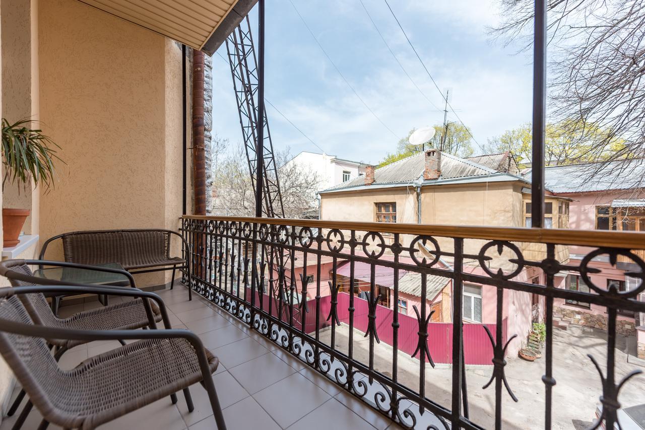 Studio Apartment In Center Of Odesa Exterior photo