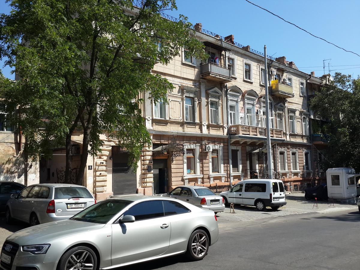 Studio Apartment In Center Of Odesa Exterior photo